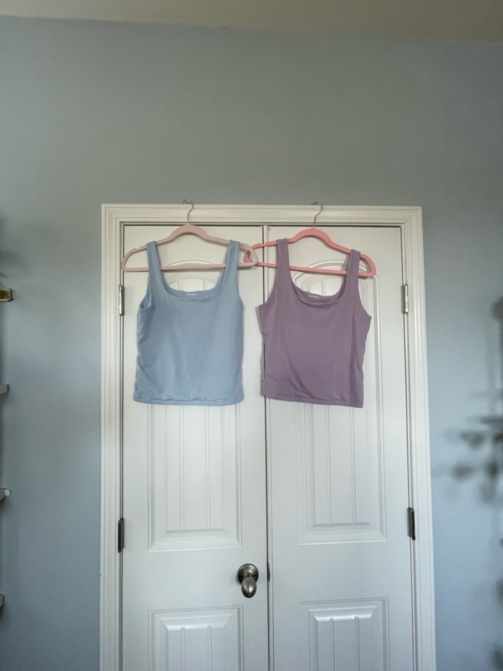 2️⃣ Old Navy Crop Tank Tops Large